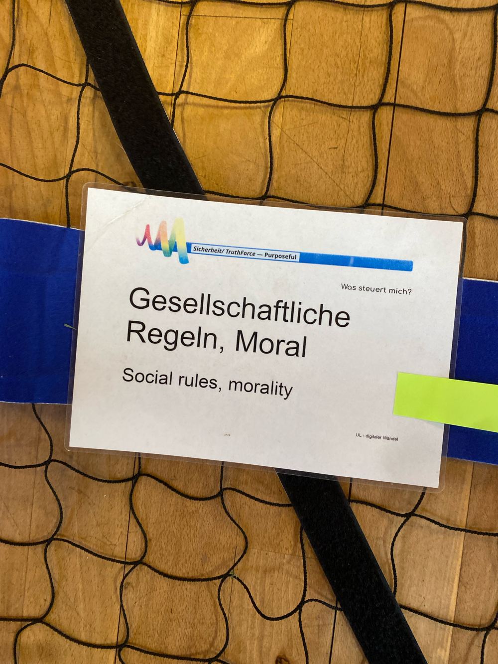 Jede Karte benennt eine Haltung oder ein Muster.
